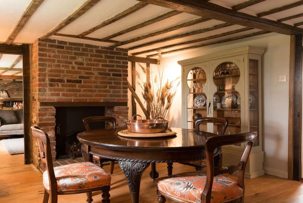 Navigation Cottage On The Historic Sea Lock Overlooking The Nature Reserve Maldon Exterior photo